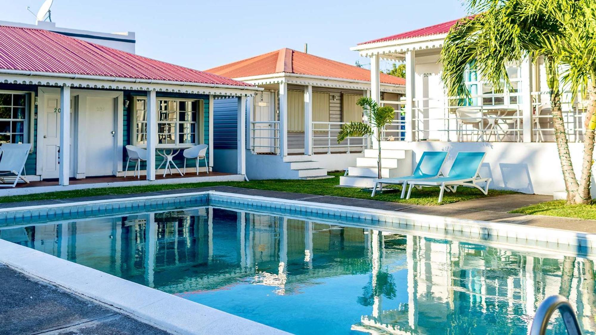 Talk Of The Town Inn & Suites - St Eustatius 오랑예스타트 외부 사진