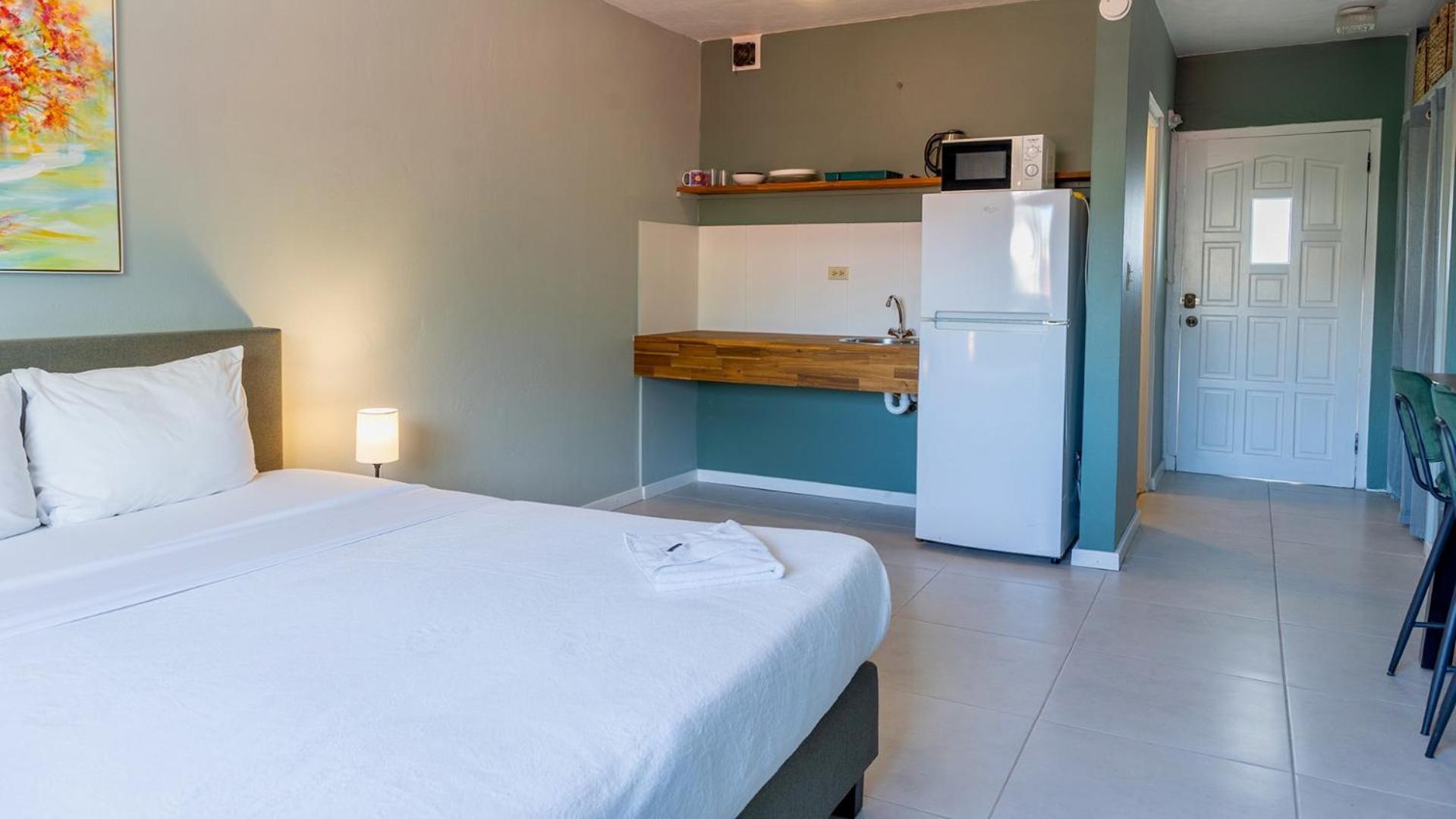 Talk Of The Town Inn & Suites - St Eustatius 오랑예스타트 외부 사진