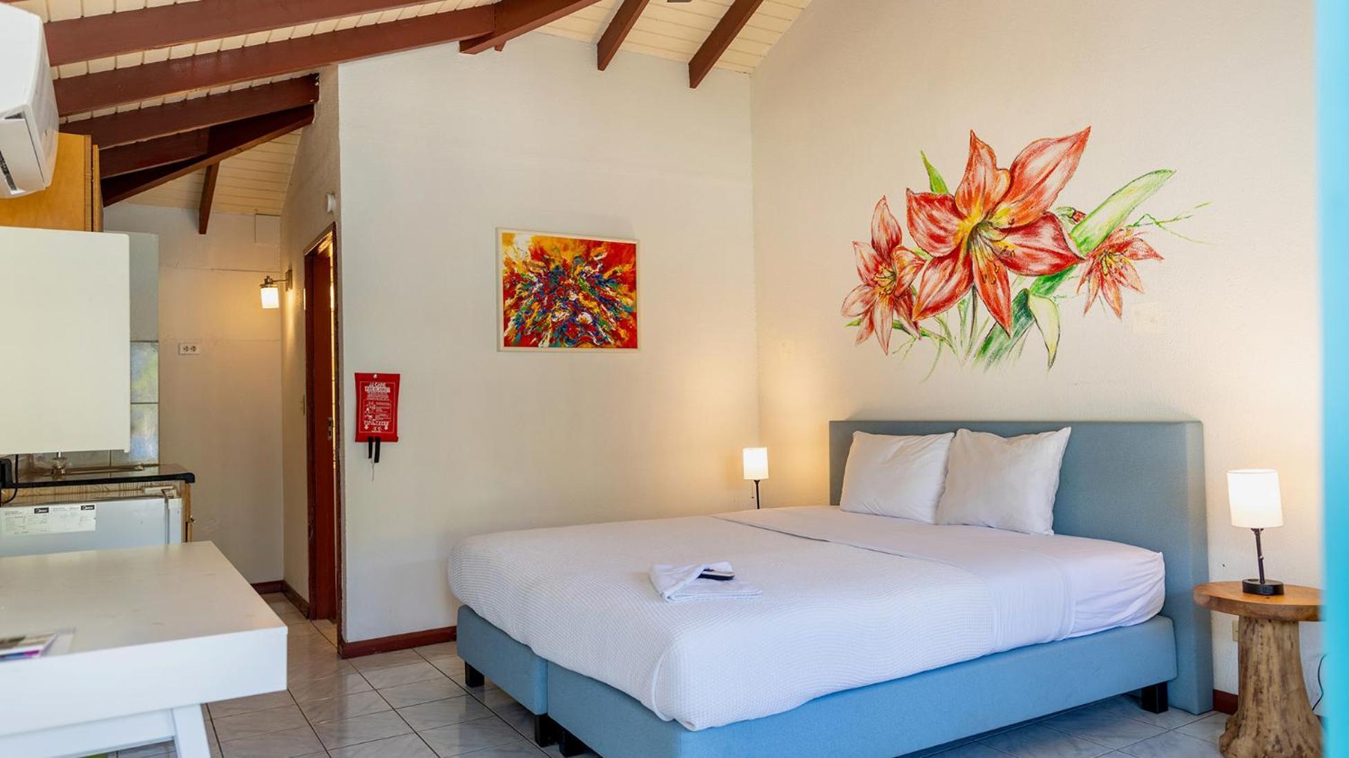Talk Of The Town Inn & Suites - St Eustatius 오랑예스타트 외부 사진