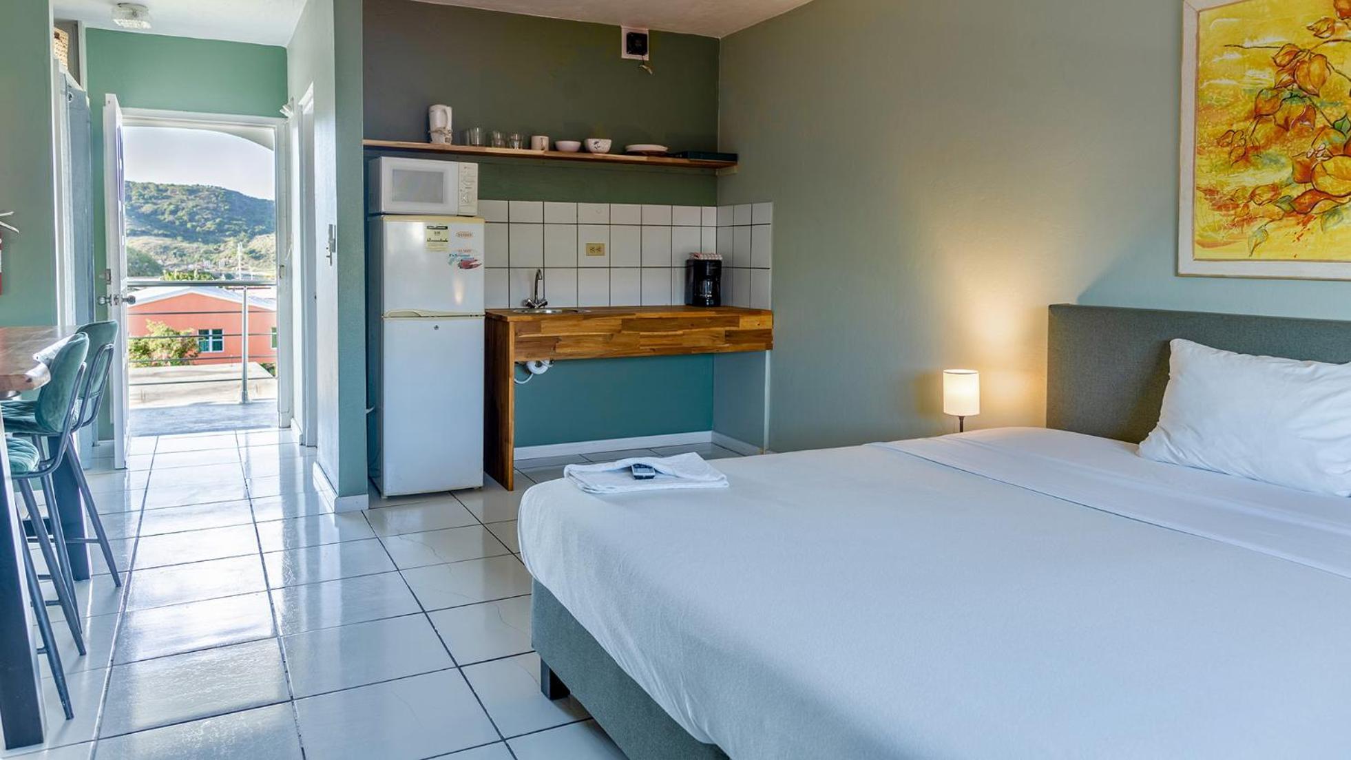 Talk Of The Town Inn & Suites - St Eustatius 오랑예스타트 외부 사진